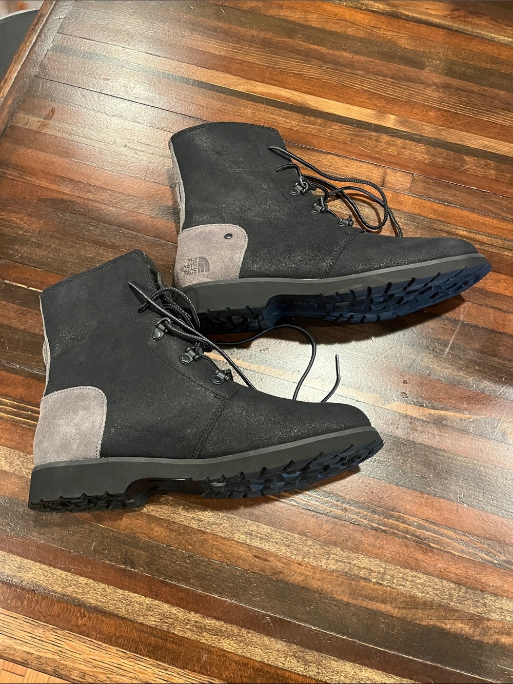 The North Face Black and Gray Suede ballard Lace-Up Boots 9